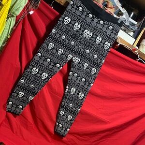 #036 15in waist no size label Hot Topic Skull Pattern sweater Leggings